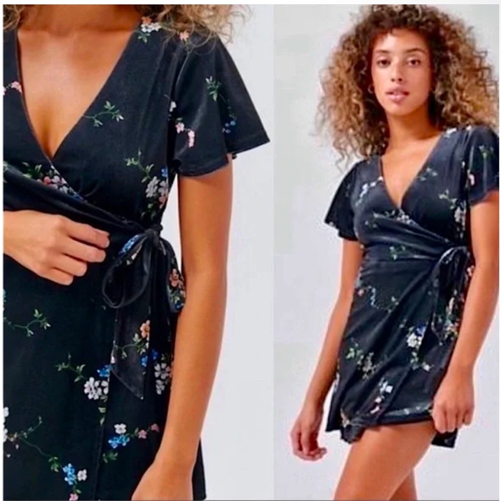 URBAN OUTFITTERS THERESA VELVET FLORAL WRAP MINI DRESS